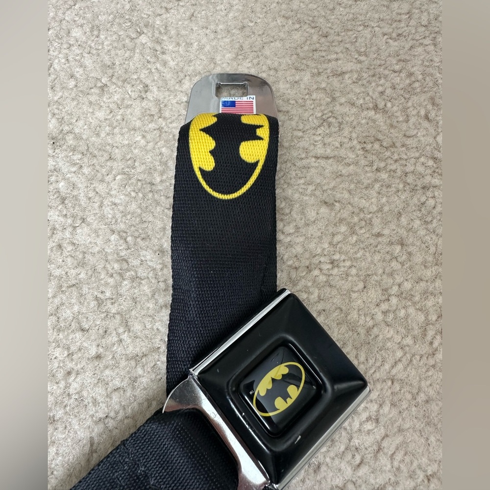 Buckle Down Seat Belt Batman L DC Comics
Yellow Bat Signal Adjustable - Picture 8 of 10